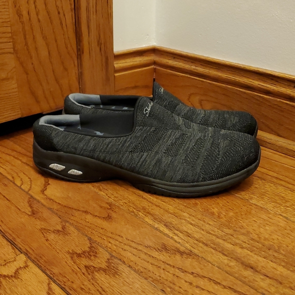 Skechers Relaxed fit Commute air-cooled Mules in Black, Size 9